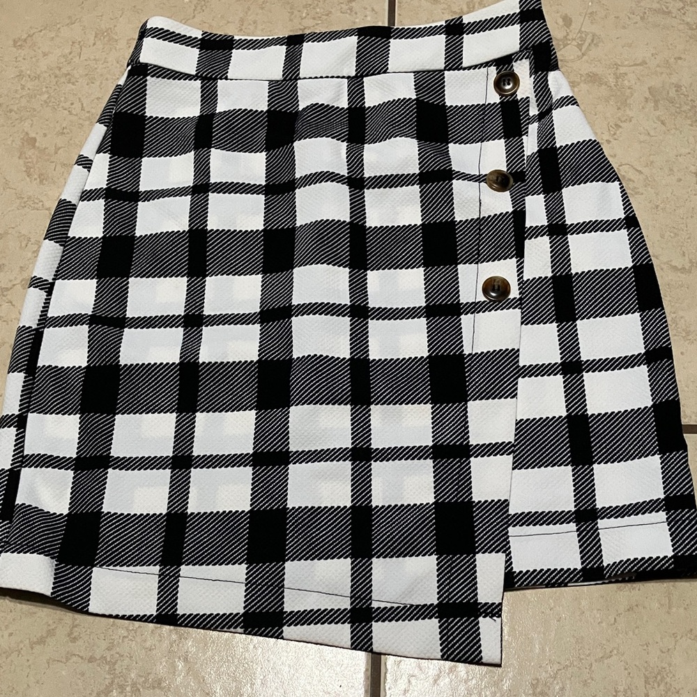 Always Asymmetrical Black and White Checkered Skirt - Picture 2 of 3
